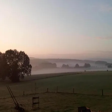 Sympathic Not Far From En Ardennes בקתה