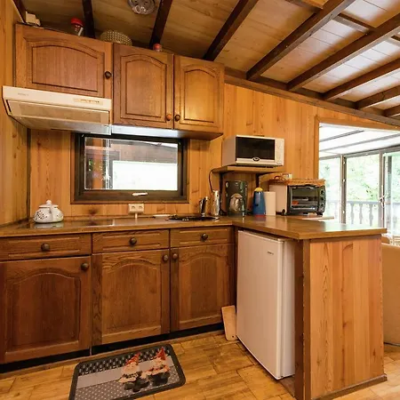 Sympathic Not Far From En Ardennes בקתה