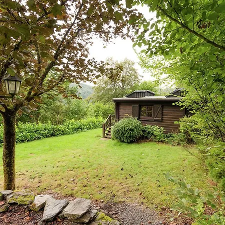 Sympathic Not Far From En Ardennes בקתה