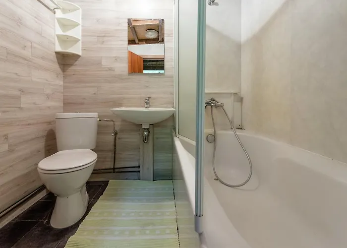 Sympathic Not Far From En Ardennes * לה רושה - אן - ארדן